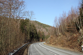 … und Blick talabwärts zum Hahnenberg