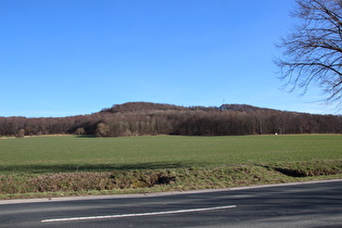 … und Blick zum Gipfel des Benther Berges