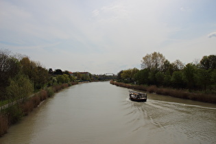 Blick von der Brücke über den Mittellandkanal nach Südosten