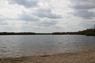 Badestrand am Altwarmbüchener See, Blick zum Telemax