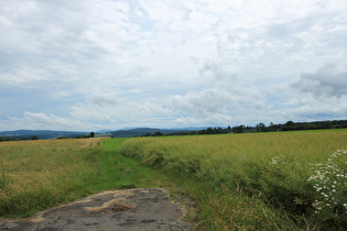 … und Blick nach Süden zum Hohen Meißner