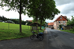 in Meensen, dem dritten Sattelpunkt der Etappe, Blick nach Norden, …