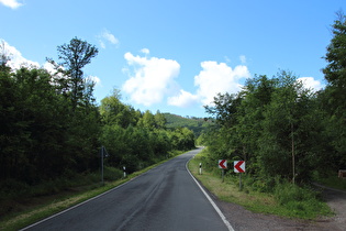 weiter oben, Blick bergauf zum Mühlenstein