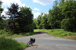 … und Blick über die Passhöhe nach Süden