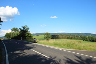 letzter Sattelpunkt der Etappe zwischen Rommerode und Laudenbach, Blick zum Hohen Meißner