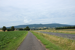 östlich von Abterode, Blick nach Westen zum Hohen Meißner, …