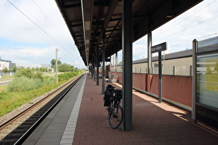 noch auf dem Bahnsteig, Blick nach Norden