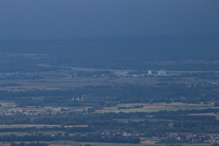 Zoom auf den Rhein und aufziehenden Regen