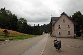 Etappenstart, Blick bergab in Fahrtrichtung …