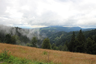 in der Abfahrt noch auf der B500, Blick in den Südschwarzwald