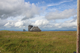 … Blick über die Wetterstation nach Norden …