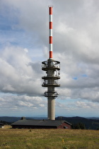 … und Blick nach Südosten zum Sender Feldberg