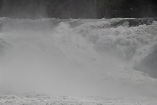 Zoom auf einen Teil des Rheinfalls