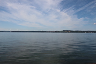 Blick auf die Insel Mainau und Litzelstetten, dahinter der Bodanrück …