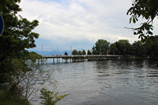 Blick auf die Straßenbrücke über den Kleinen See zwischen Lindau und Lindau-Insel