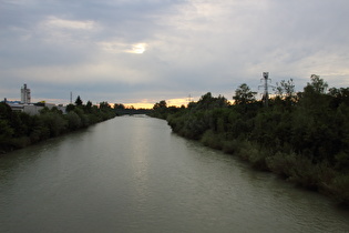 die Bregenzer Ach zwischen Bregenz und Lauterach, Blick flussabwärts …