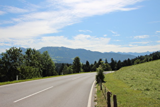 weiter unten, Blick auf die Damülser Berge, rechts die Damülser Mittagsspitze