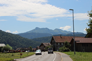 Blick über Andelsbuch auf den Niedere-Kamm