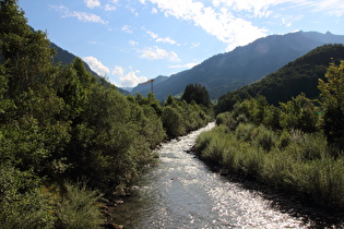 … Blick von der Brücke über den Argenbach flussaufwärts …