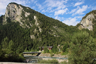 … und Blick flussabwärts zu dessen Mündung in die Bregenzer Ach