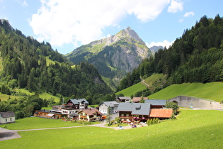 Blick über Unterboden auf v. l. n. r. Wasserkluppe, Hochkünzelspitze und Niedere Künzelspitze