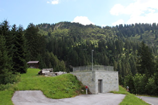 … und Blick nach Osten Richtung Westrampe, etwa in Bildmitte eine Brücke dieser