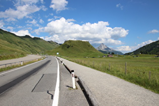 nahe der Passhöhe, Blick Richtung Passhöhe, …