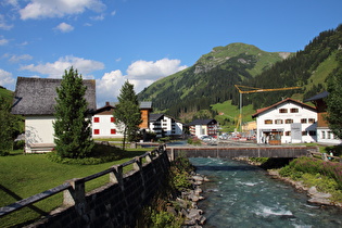 … und Blick flussabwärts auf Wöster Horn und Schäferköpfe dahinter