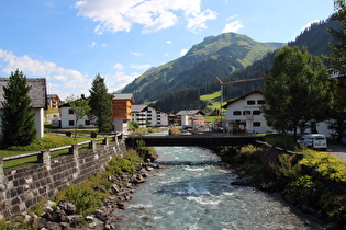 … und Blick flussabwärts auf Wöster Horn und Schäferköpfe dahinter