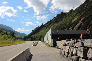 oberhalb der Monzabongalerie, Blick nach Süden, rechts ein Heliport, …