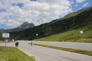 Blick über die Passhöhe zur Rüfispitze