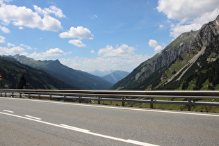 wenig weiter, Blick über das Klostertal auf die Berge des Rätikont