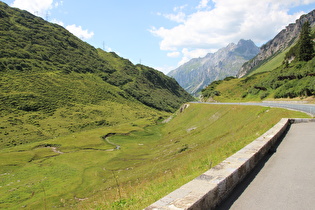 … und Blick talabwärts auf den Rauzbach und die Erzbergspitze