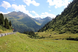 … und Blick auf v. l. n. r. Kleine und Große Sulzspitze, Faselfadspitze, Kuchenspitze, Scheibler und Hahnentrittkopf