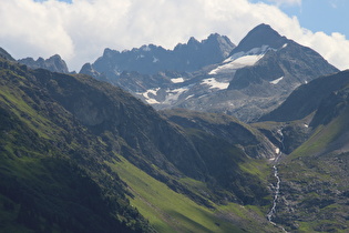 Zoom auf v. l. n. r. Faselfadspitze, Kuchenspitze und Scheibler mit Faselfadferner und Faselfadbach darunter