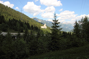 Blick talabwärts über die Talstufe, an und in der Sankt Anton liegt