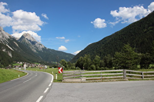 zwischen Pettneu und Schnann, Blick talabwärts auf Schnann …