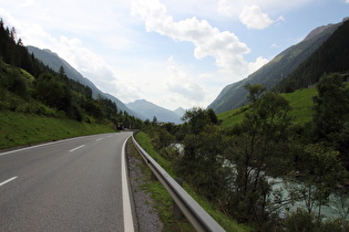 Blick einlang der Trisanna zum Nordportal des obersten Tunnels zwischen Nederle und Ischgl