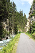 etwas weiter, Blick flussabwärts auf die Talenge