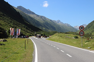 Blick über die Mautstelle Galtür bergauf …