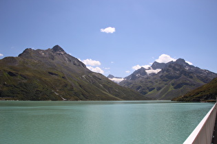 Blick über den Stausee auf v. l. n. r. Radkopf, Hohes Rad, Kleiner Piz Buin mit Ochsentaler Gletscher und Schattenspitze mit Schattenspitzgletscher und Klostertaler Egghorn, davor Kleine Schattenspitze und Kleine Egghörner