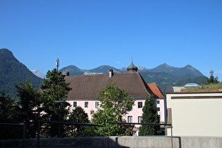 … und Blick nach Südwesten zum Panüeler Kopf links am Horizont