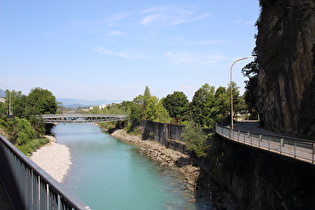 … Blick flussabwärts ins Alpenrheintal …