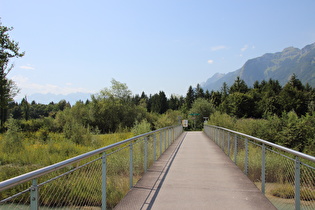 … Blick über die Brücke …