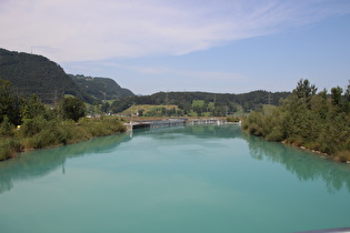 … und Blick flussabwärts zum Kraftwerk Illspitz, einem Laufwasserkraftwerk