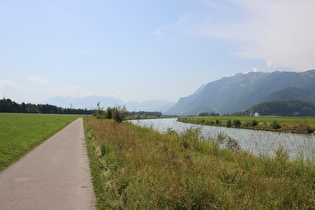 … und Blick flussaufwärts auf die Alviergruppe am Horizont