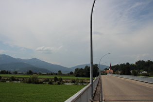 aufziehendes Schlechtwettergebiet über Montlingen in der Schweiz, …