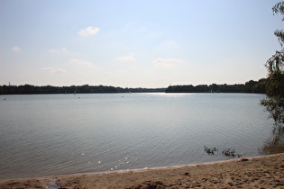 Badestrand am Altwarmbüchener See, Blick zum Telemax