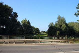 die Wietze zwischen Langenhagen und Isernhagen, Blick flussabwärts …