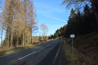 L504 auf 700 m ü.NHN, Blick bergauf